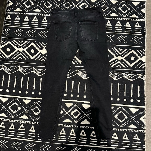 Dark/Black Distressed Free People Skinny Jeans Size 26S - Picture 2 of 3